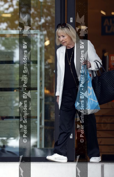 Muiden 28 augustus 2026
Mireille Bekooy doet boodschappen bij de Albert Heijn 