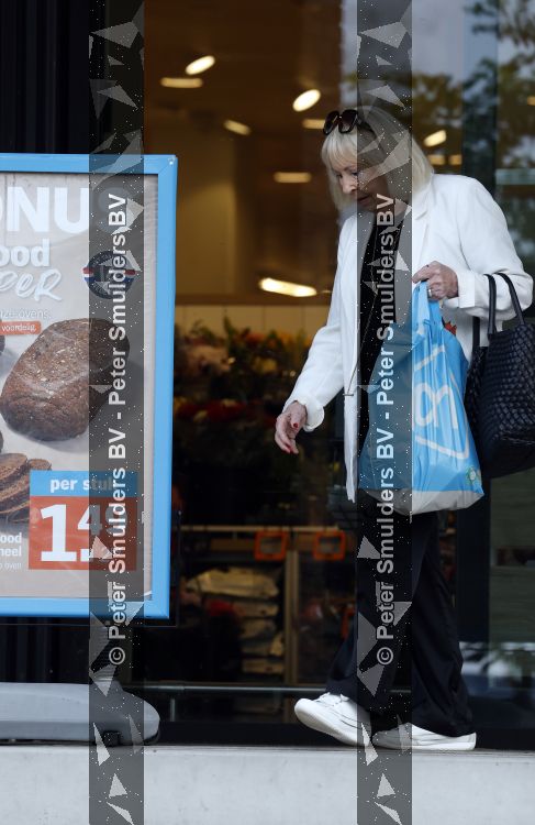 Muiden 28 augustus 2026
Mireille Bekooy doet boodschappen bij de Albert Heijn 