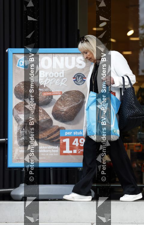Muiden 28 augustus 2026
Mireille Bekooy doet boodschappen bij de Albert Heijn 