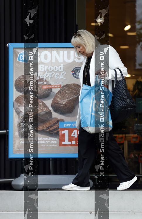 Muiden 28 augustus 2026
Mireille Bekooy doet boodschappen bij de Albert Heijn 