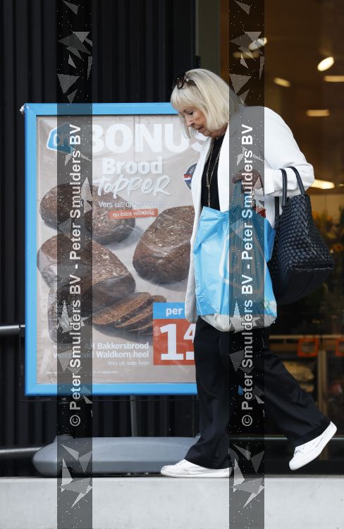 Muiden 28 augustus 2026
Mireille Bekooy doet boodschappen bij de Albert Heijn 