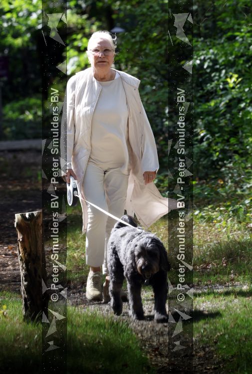 Blaricum 29 augustus 2026
Monique v d Ven laat haar hond uit in Blaricum 