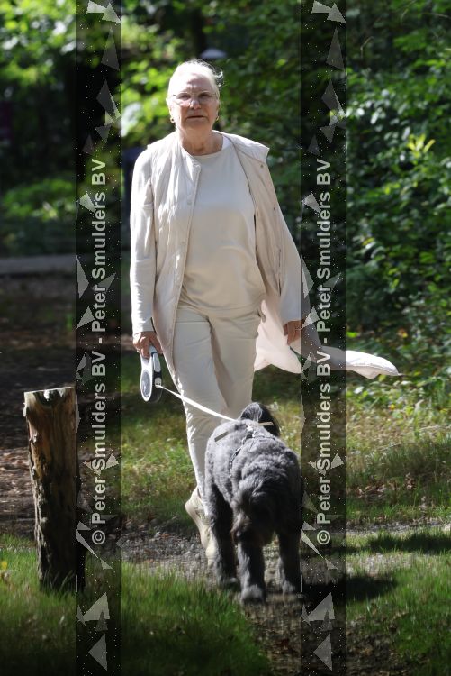 Blaricum 29 augustus 2026
Monique v d Ven laat haar hond uit in Blaricum 