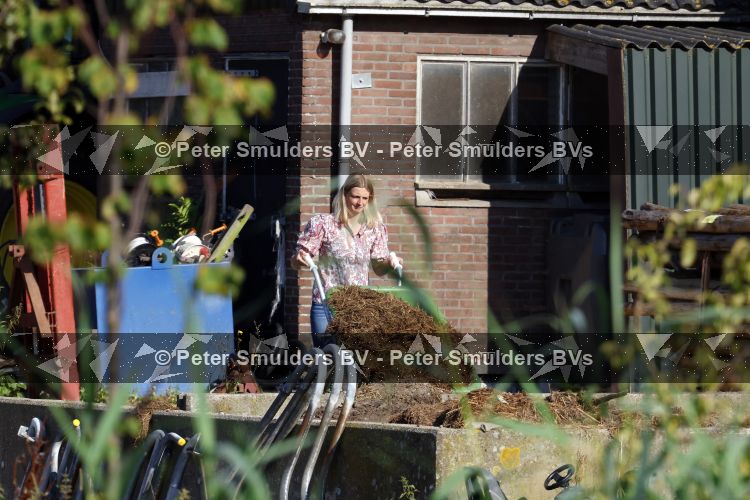 Flanssum 1 augustus 2026
De meilandjes hebben opnames op een boerderij voor een nieuwe serie op Videoland . Maxime Meiland Montana Meiland Erica Meiland en Martien Meiland werken op de boerderij .