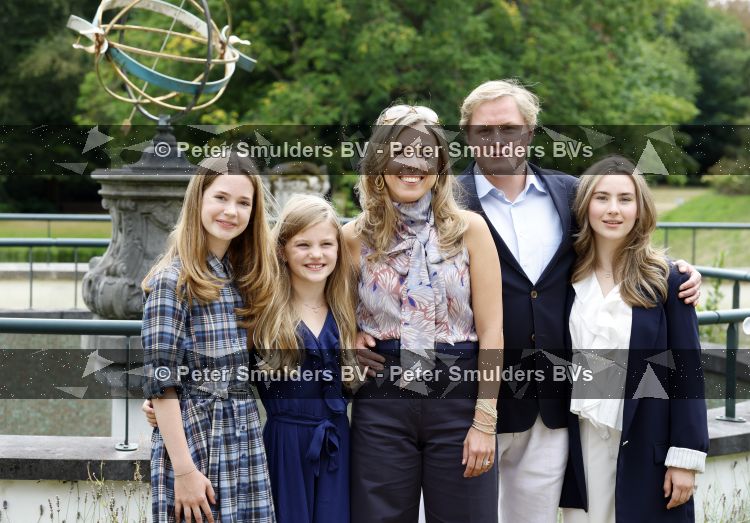 Santpoort 17 augustus 2026
Presentatie Videoland serie Maxima met de cast Natali Anna Ruben Brinkman Rosa v Leeuwen Fiene Mooij Charlotte Kampinga Teun Luijck Carolien Spoor en Sophie v Winden op landgoed Duin & Kruidberg