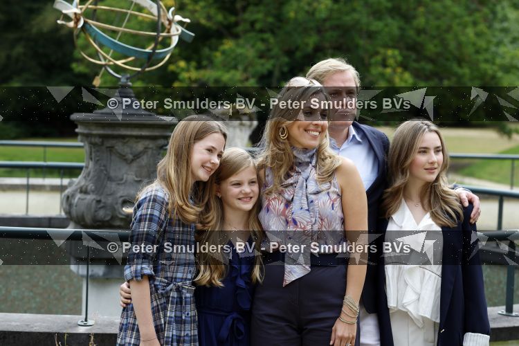Santpoort 17 augustus 2026
Presentatie Videoland serie Maxima met de cast Natali Anna Ruben Brinkman Rosa v Leeuwen Fiene Mooij Charlotte Kampinga Teun Luijck Carolien Spoor en Sophie v Winden op landgoed Duin & Kruidberg