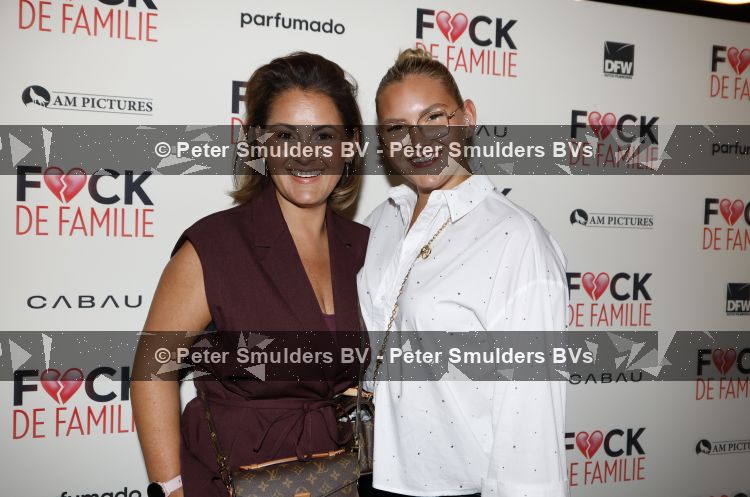 Amsterdam 31 augustus 2026
Premiere Fuck de familie in restaurantb Rotate . Natascha Froger kwam met dochter Charlie