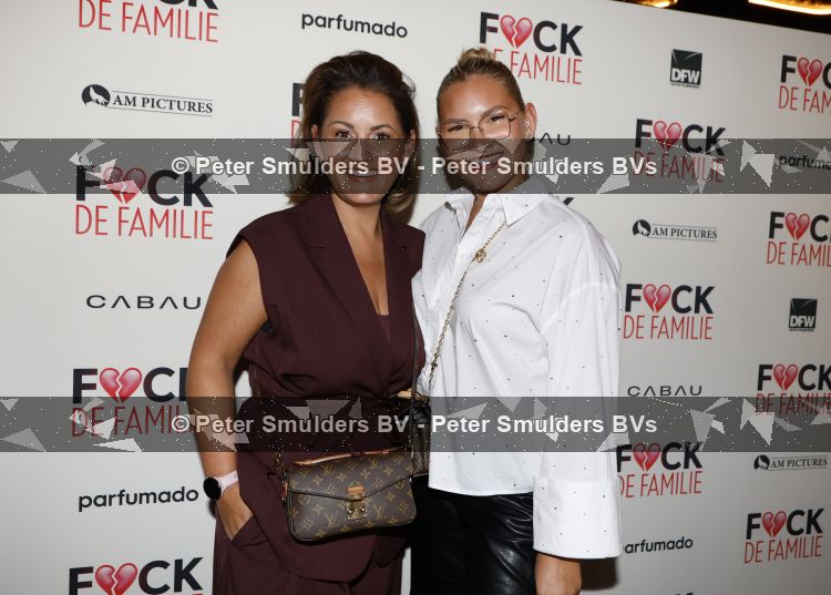Amsterdam 31 augustus 2026
Premiere Fuck de familie in restaurantb Rotate . Natascha Froger kwam met dochter Charlie