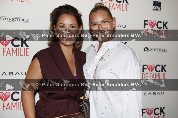Amsterdam 31 augustus 2026
Premiere Fuck de familie in restaurantb Rotate . Natascha Froger kwam met dochter Charlie