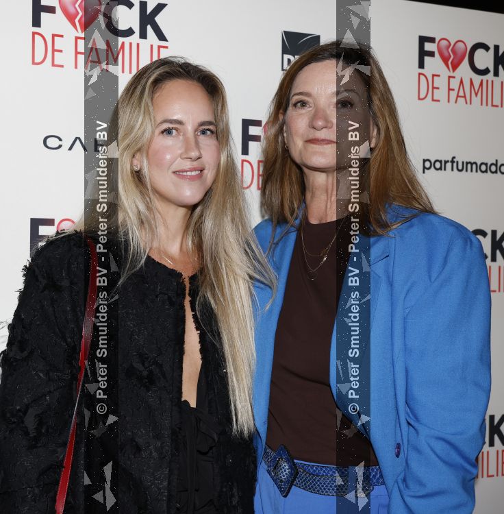 Amsterdam 31 augustus 2026
Premiere Fuck de familie in restaurantb Rotate .