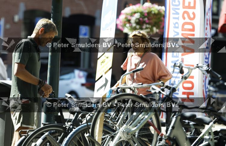 Amsterdam 8 augustus 2026
Prins Maurits en Prinses Marilene doen boodschappen  in Amsterdam zuid