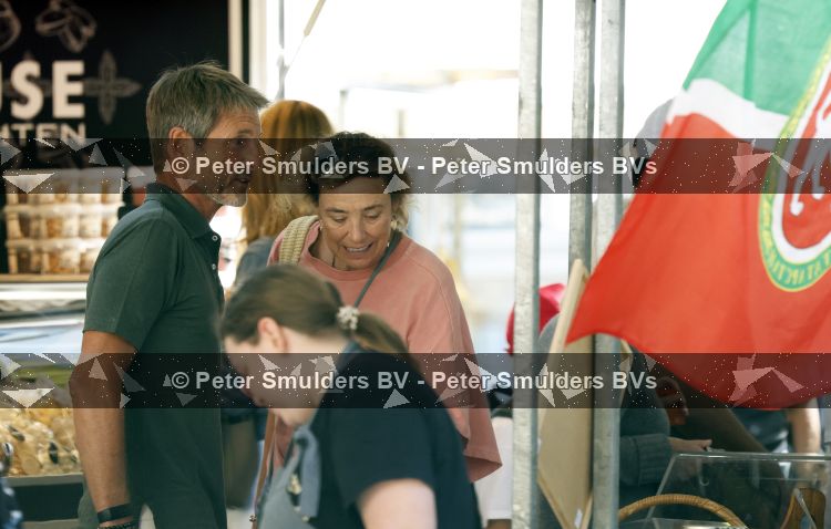 Amsterdam 8 augustus 2026
Prins Maurits en Prinses Marilene doen boodschappen  in Amsterdam zuid