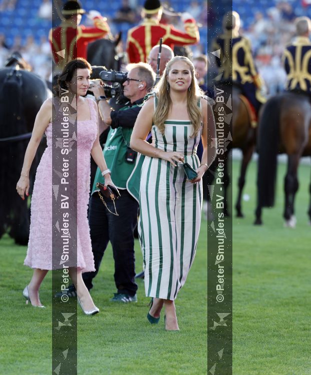 Aken 11 augustus 2026
Prinses Amalia op bezoek bij het wereldkampioenschap Paarden in Aken . ook de deense Koningin Mary van Denemarken was aanwezig alsmede Prinses Benedikte van Denemarken , Infante Elena van Spanje en Zara Tindall .