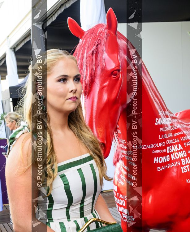 Aken 11 augustus 2026
Prinses Amalia op bezoek bij het wereldkampioenschap Paarden in Aken . ook de deense Koningin Mary van Denemarken was aanwezig alsmede Prinses Benedikte van Denemarken , Infante Elena van Spanje en Zara Tindall .