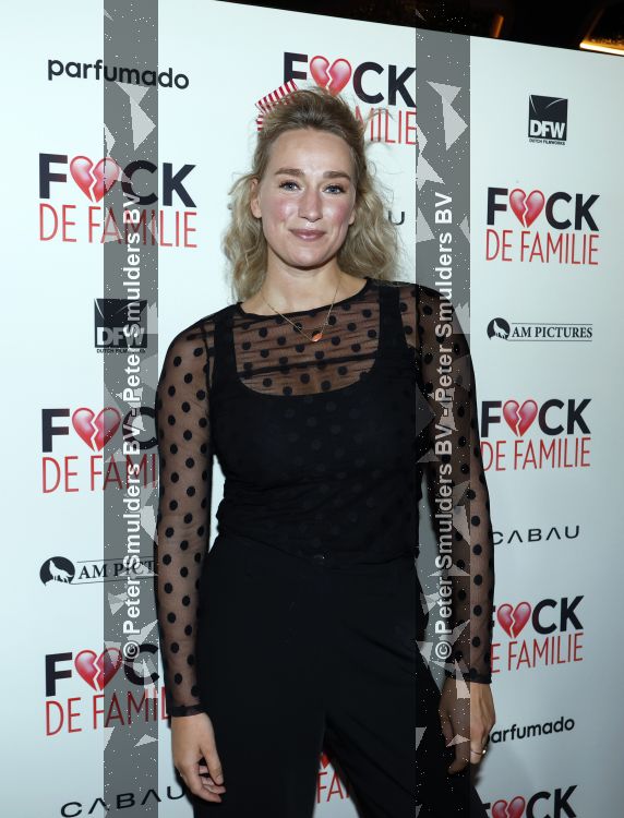 Amsterdam 31 augustus 2026
Premiere Fuck de familie in restaurant Rotate . Puck Pommelien op krukken 