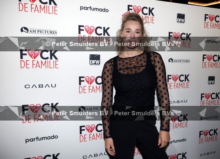 Amsterdam 31 augustus 2026
Premiere Fuck de familie in restaurant Rotate . Puck Pommelien op krukken 