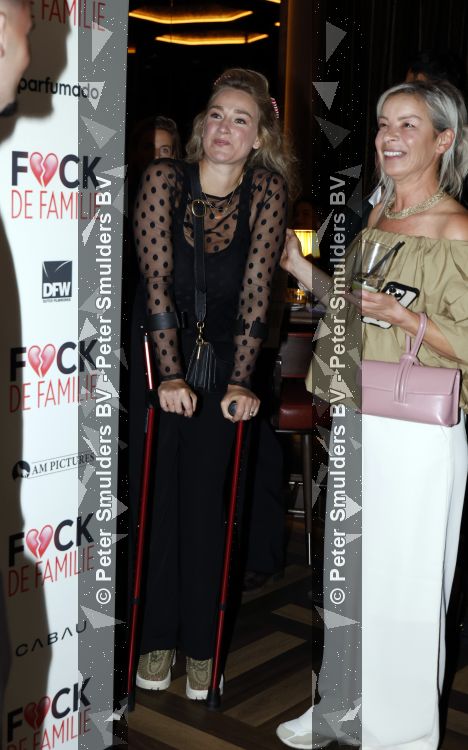 Amsterdam 31 augustus 2026
Premiere Fuck de familie in restaurant Rotate . Puck Pommelien op krukken 