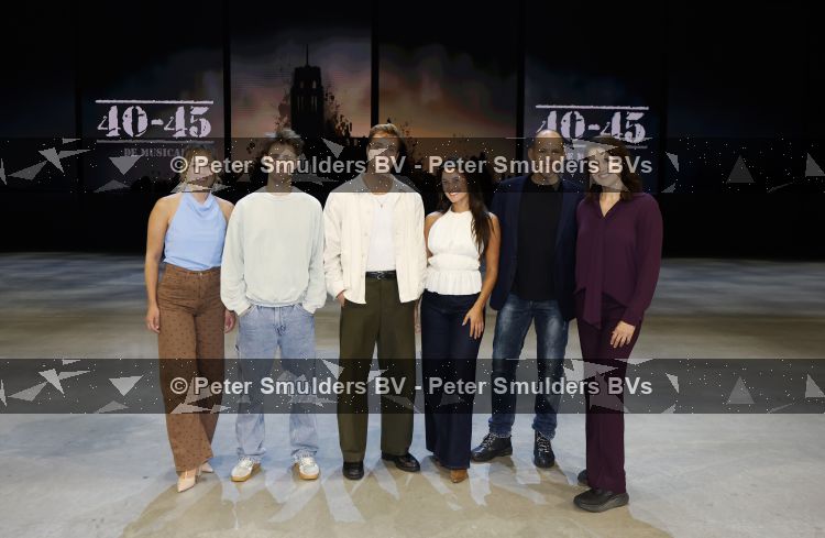 Barneveld augustus 2026
Presentatie nieuw castleden musical 40-45 met oa Susan Visser Rene v Kooten Esmee Dekker Sanne Groenen .
hoofdcast (Sanne Groenen, Ruben van Keer, Joep Paddenburg, EsmÃ©e Dekker, RenÃ© van Kooten en Susan Visser)