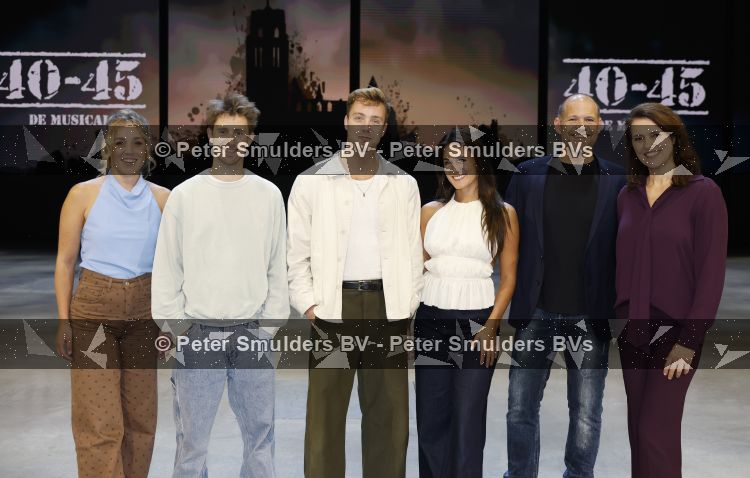 Barneveld augustus 2026
Presentatie nieuw castleden musical 40-45 met oa Susan Visser Rene v Kooten Esmee Dekker Sanne Groenen .
hoofdcast (Sanne Groenen, Ruben van Keer, Joep Paddenburg, EsmÃ©e Dekker, RenÃ© van Kooten en Susan Visser)
