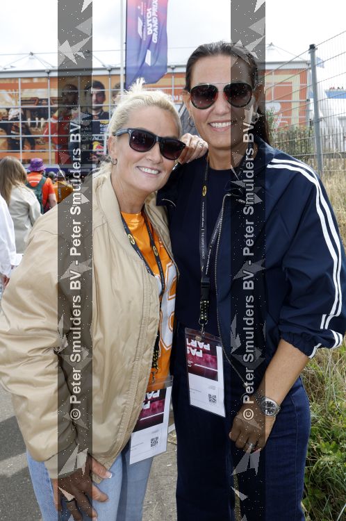 Amsterdam 23 augustus 2026
De laatse Grand Prix F1 op het circuit van Zandvoort . Samantha Steenwijk met partner
