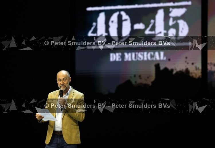 Barneveld augustus 2026
Presentatie nieuw castleden musical 40-45 met oa Susan Visser Rene v Kooten Esmee Dekker Sanne Groenen .
hoofdcast (Sanne Groenen, Ruben van Keer, Joep Paddenburg, EsmÃ©e Dekker, RenÃ© van Kooten en Susan Visser). Studio 100 werknemer 