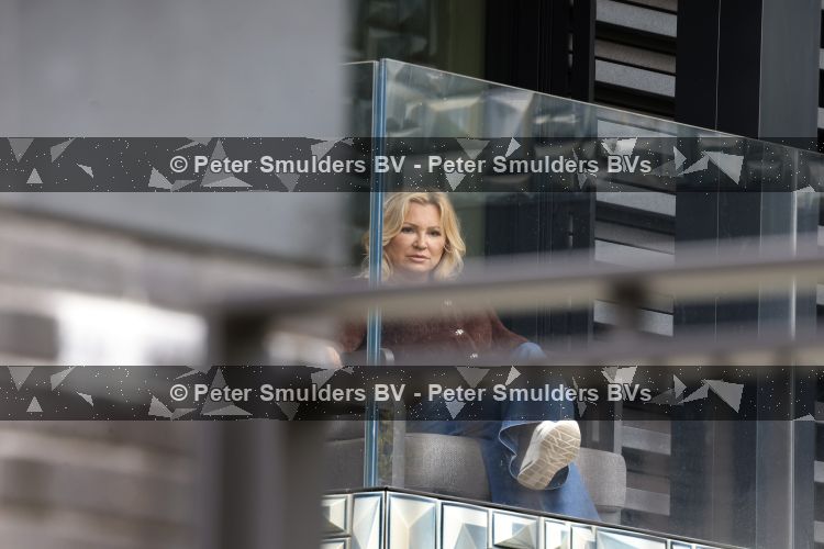 Amsterdam 18 augustus 2026
Tatjana haar vriend Lex v Hessen en haar moeder gaan met 2 makelaars een appartement bekijken in complex Valerius in Amsterdam zuid 