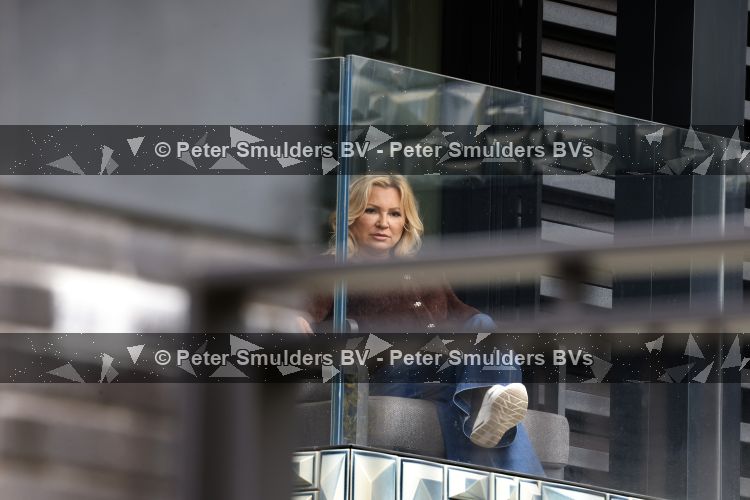 Amsterdam 18 augustus 2026
Tatjana haar vriend Lex v Hessen en haar moeder gaan met 2 makelaars een appartement bekijken in complex Valerius in Amsterdam zuid 