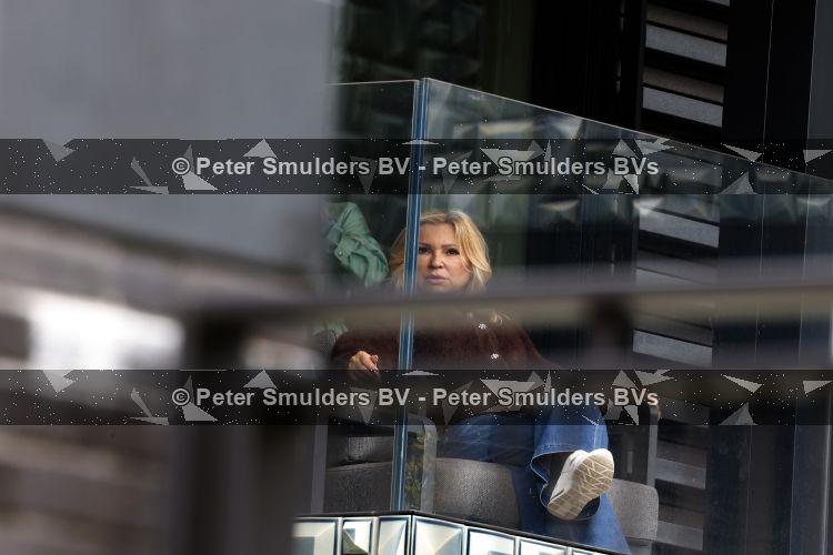 Amsterdam 18 augustus 2026
Tatjana haar vriend Lex v Hessen en haar moeder gaan met 2 makelaars een appartement bekijken in complex Valerius in Amsterdam zuid 