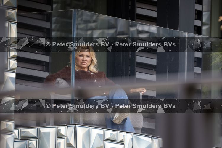Amsterdam 18 augustus 2026
Tatjana haar vriend Lex v Hessen en haar moeder gaan met 2 makelaars een appartement bekijken in complex Valerius in Amsterdam zuid 