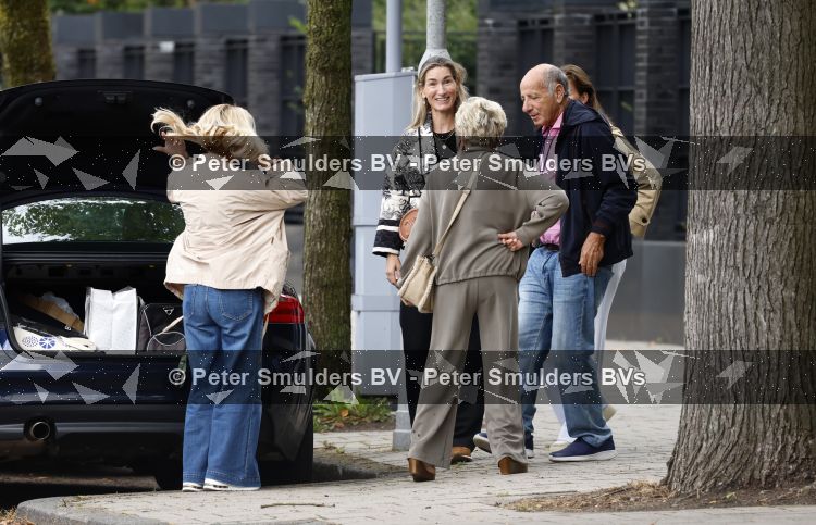 Amsterdam 18 augustus 2026
Tatjana haar vriend Lex v Hessen en haar moeder gaan met 2 makelaars een appartement bekijken in complex Valerius in Amsterdam zuid 