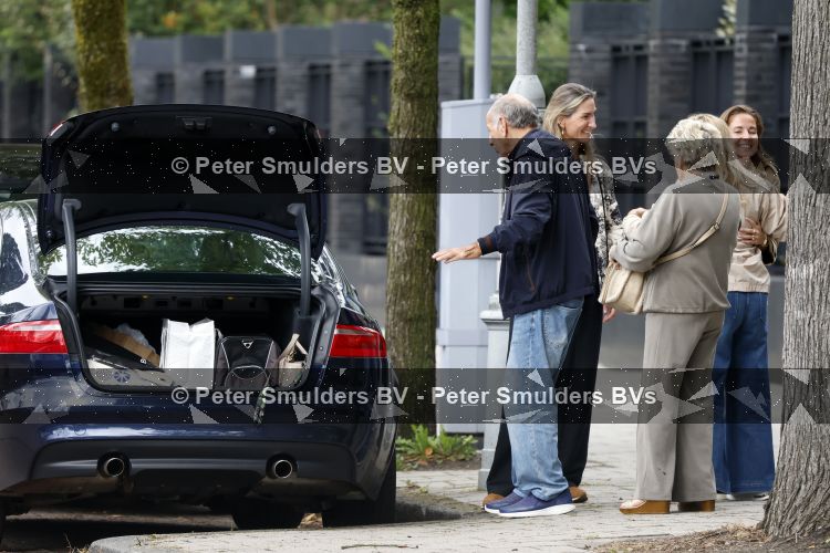 Amsterdam 18 augustus 2026
Tatjana haar vriend Lex v Hessen en haar moeder gaan met 2 makelaars een appartement bekijken in complex Valerius in Amsterdam zuid 