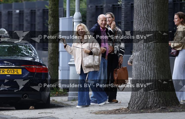 Amsterdam 18 augustus 2026
Tatjana haar vriend Lex v Hessen en haar moeder gaan met 2 makelaars een appartement bekijken in complex Valerius in Amsterdam zuid 
