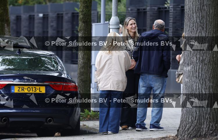 Amsterdam 18 augustus 2026
Tatjana haar vriend Lex v Hessen en haar moeder gaan met 2 makelaars een appartement bekijken in complex Valerius in Amsterdam zuid 