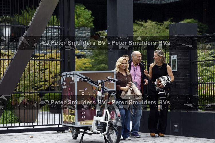 Amsterdam 18 augustus 2026
Tatjana haar vriend Lex v Hessen en haar moeder gaan met 2 makelaars een appartement bekijken in complex Valerius in Amsterdam zuid 