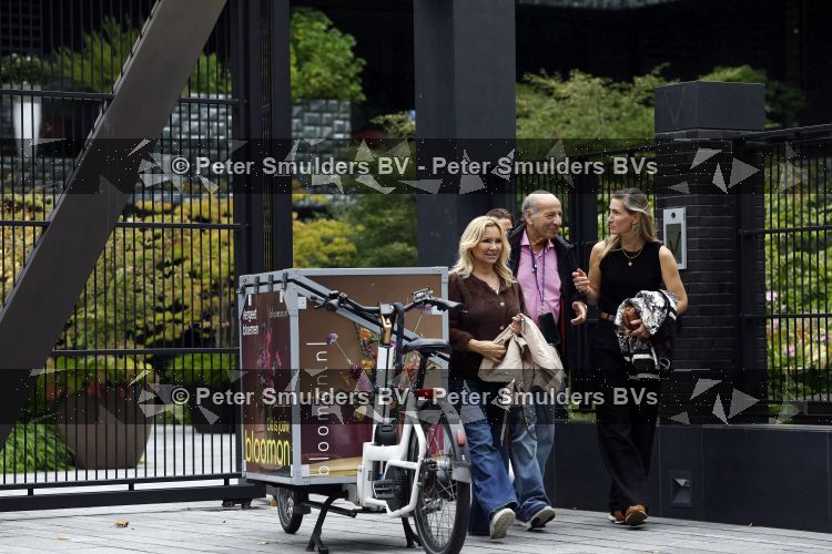 Amsterdam 18 augustus 2026
Tatjana haar vriend Lex v Hessen en haar moeder gaan met 2 makelaars een appartement bekijken in complex Valerius in Amsterdam zuid 