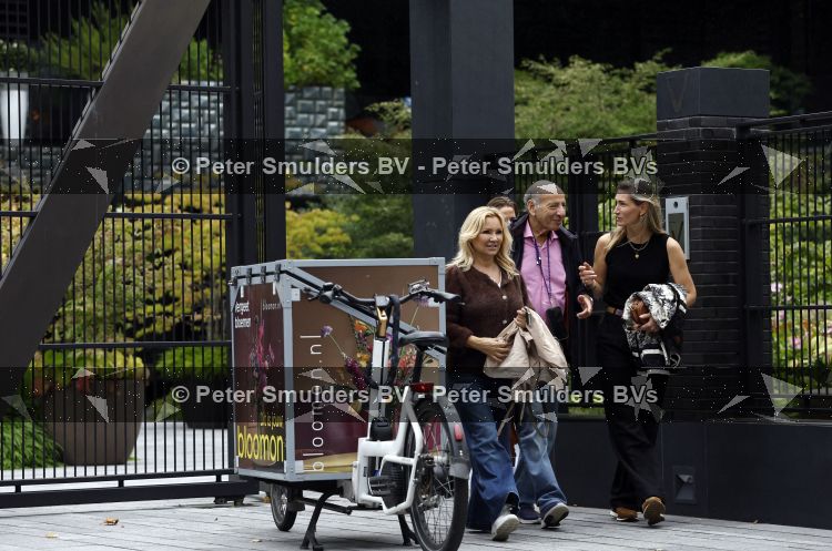 Amsterdam 18 augustus 2026
Tatjana haar vriend Lex v Hessen en haar moeder gaan met 2 makelaars een appartement bekijken in complex Valerius in Amsterdam zuid 