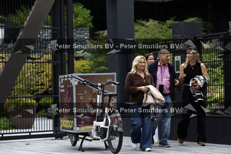 Amsterdam 18 augustus 2026
Tatjana haar vriend Lex v Hessen en haar moeder gaan met 2 makelaars een appartement bekijken in complex Valerius in Amsterdam zuid 