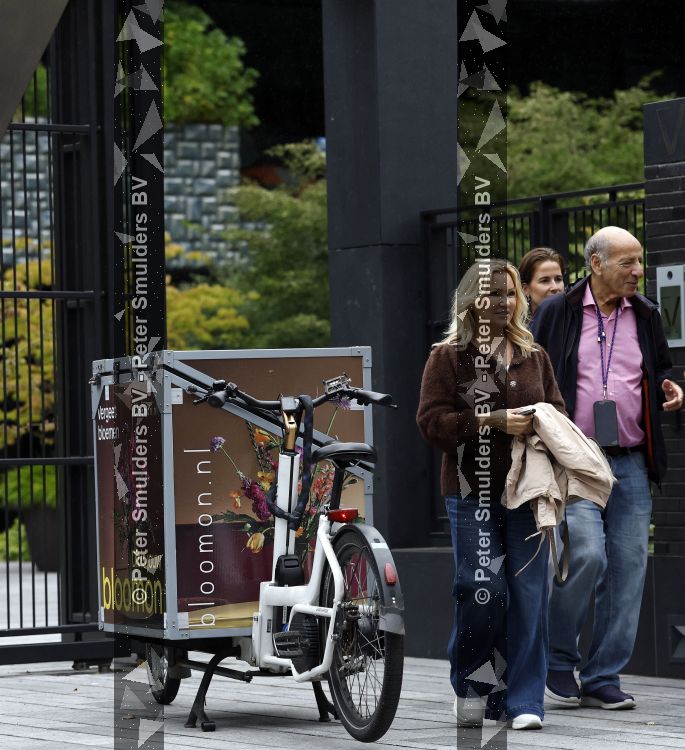 Amsterdam 18 augustus 2026
Tatjana haar vriend Lex v Hessen en haar moeder gaan met 2 makelaars een appartement bekijken in complex Valerius in Amsterdam zuid 