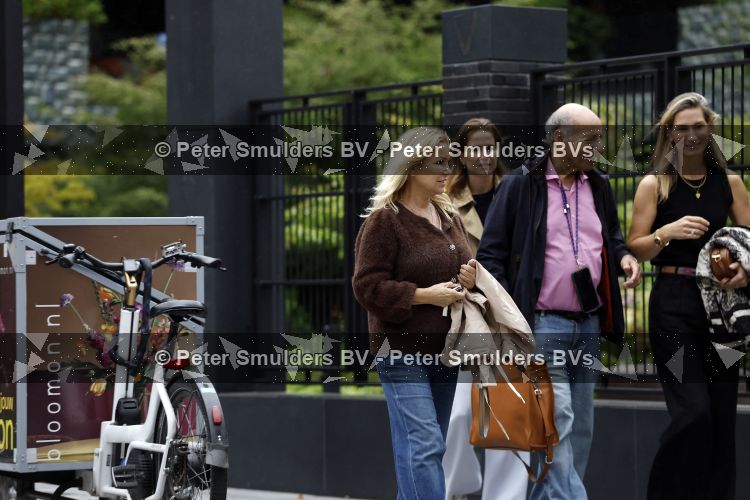 Amsterdam 18 augustus 2026
Tatjana haar vriend Lex v Hessen en haar moeder gaan met 2 makelaars een appartement bekijken in complex Valerius in Amsterdam zuid 