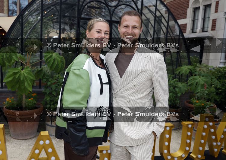 Amsterdam 4 juni 2026
Presentatie Magnum en modeshow in het rijksmuseum . Tim Senders met vriendin Kiki Bosman zwanger