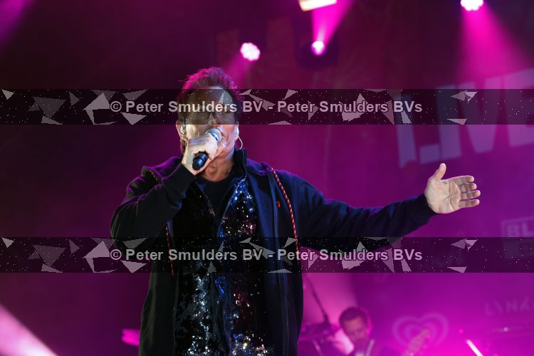 Apeldoorn 28 augustus 2026
Timothy van B&B vol liefde zijn eerste optreden als zanger bij Apeldoorn Live . Ook Tino Martin en Gerard Joling treden op .