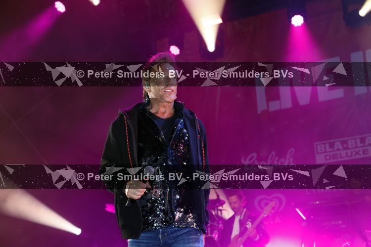 Apeldoorn 28 augustus 2026
Timothy van B&B vol liefde zijn eerste optreden als zanger bij Apeldoorn Live . Ook Tino Martin en Gerard Joling treden op .