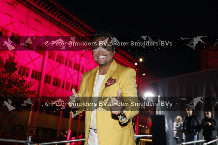 Apeldoorn 28 augustus 2026
Timothy van B&B vol liefde zijn eerste optreden als zanger bij Apeldoorn Live . Ook Tino Martin en Gerard Joling treden op .