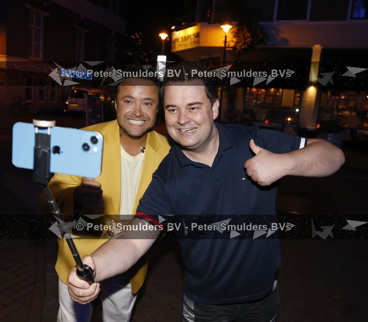 Apeldoorn 28 augustus 2026
Timothy van B&B vol liefde zijn eerste optreden als zanger bij Apeldoorn Live . Ook Tino Martin en Gerard Joling treden op .
