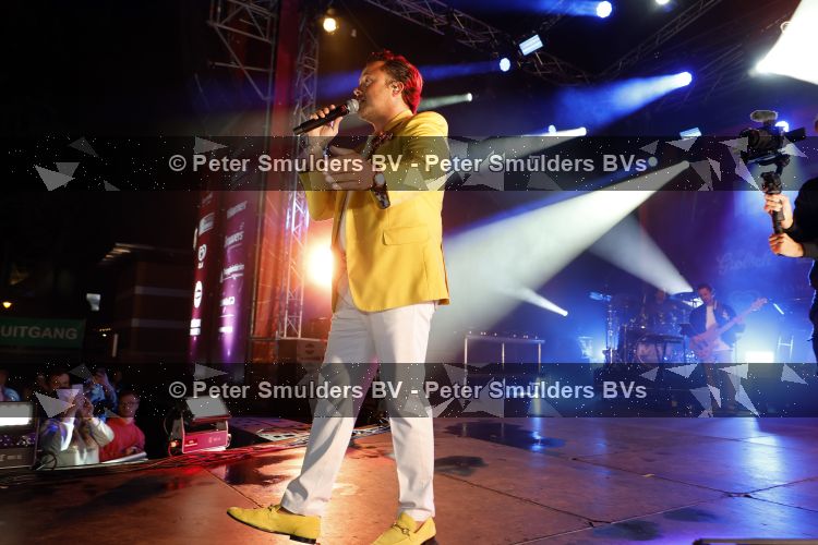 Apeldoorn 28 augustus 2026
Timothy van B&B vol liefde zijn eerste optreden als zanger bij Apeldoorn Live . Ook Tino Martin en Gerard Joling treden op .