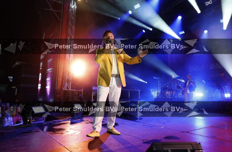 Apeldoorn 28 augustus 2026
Timothy van B&B vol liefde zijn eerste optreden als zanger bij Apeldoorn Live . Ook Tino Martin en Gerard Joling treden op .