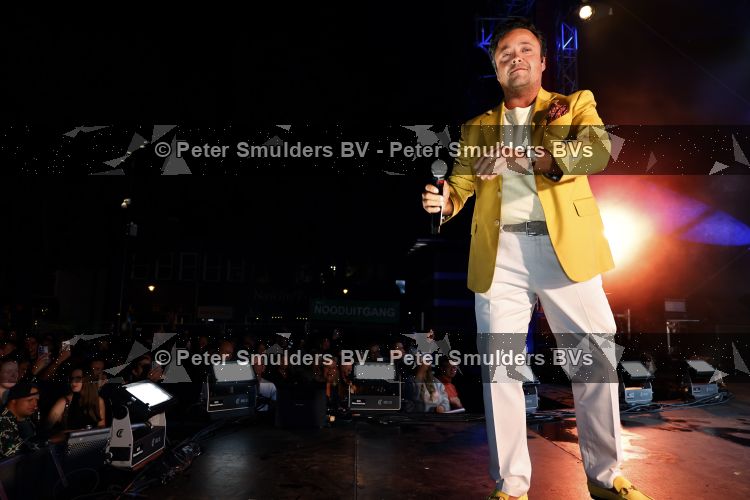 Apeldoorn 28 augustus 2026
Timothy van B&B vol liefde zijn eerste optreden als zanger bij Apeldoorn Live . Ook Tino Martin en Gerard Joling treden op .
