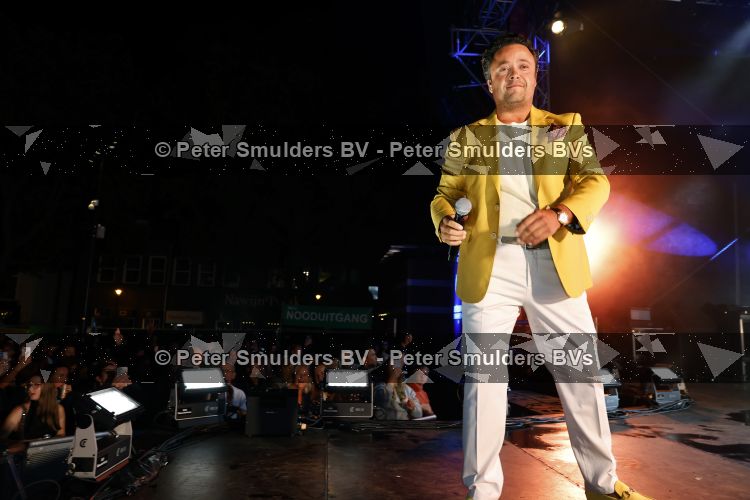 Apeldoorn 28 augustus 2026
Timothy van B&B vol liefde zijn eerste optreden als zanger bij Apeldoorn Live . Ook Tino Martin en Gerard Joling treden op .