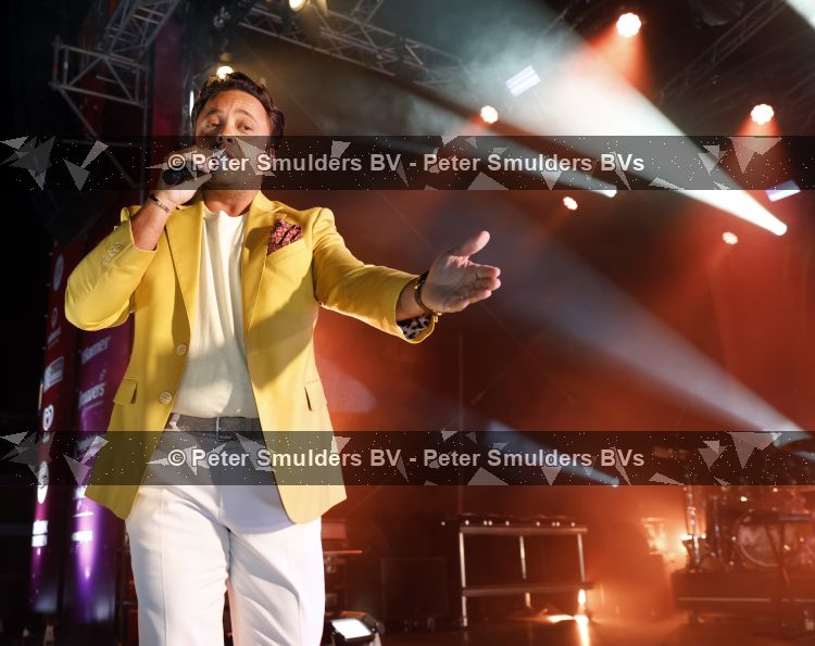Apeldoorn 28 augustus 2026
Timothy van B&B vol liefde zijn eerste optreden als zanger bij Apeldoorn Live . Ook Tino Martin en Gerard Joling treden op .