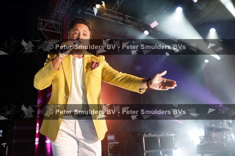 Apeldoorn 28 augustus 2026
Timothy van B&B vol liefde zijn eerste optreden als zanger bij Apeldoorn Live . Ook Tino Martin en Gerard Joling treden op .